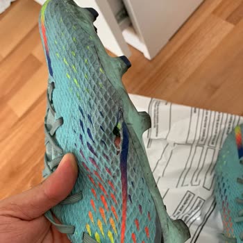Adidas Krampon Yırtılması Ve İlgisizlik