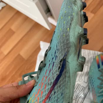 Adidas Krampon Yırtılması Ve İlgisizlik