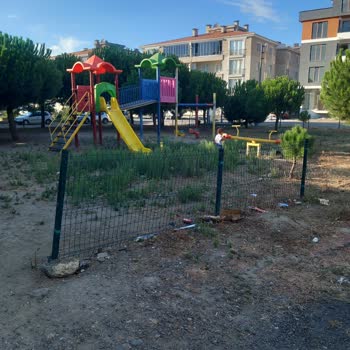Lapseki Belediyesi Lapseki Çocuk Parkı Bakımsız