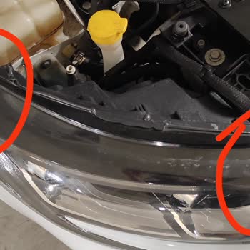 Renault Megane 4 Far Çatlakları