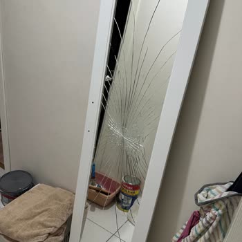 IKEA Gardırop Aynalı Kapak Kırık Geldi