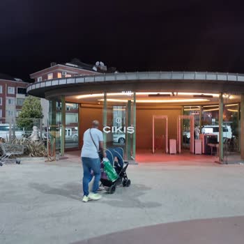 Vialand Alışveriş Merkezi Sinemadan Çıktık AVM'de Kilitli Kaldık!