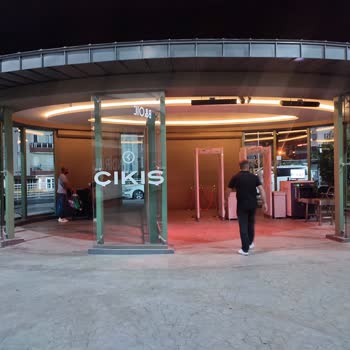 Vialand Alışveriş Merkezi Sinemadan Çıktık AVM'de Kilitli Kaldık!