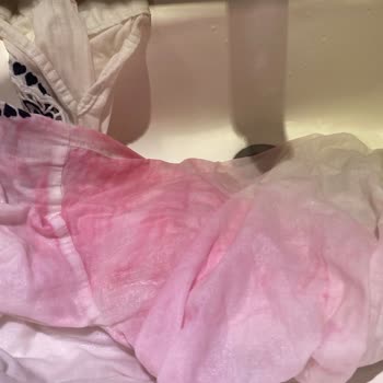 Domestos Çamaşır Suyu Beyaz Gömleğini Pembe Yaptı