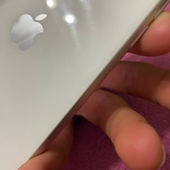 iPhone Arka Cam Boyası İçine Akmış
