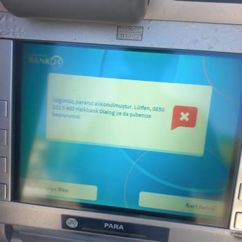 Halkbank ATM'si Parama Alıkoydu