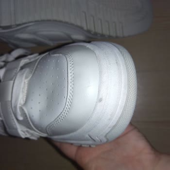 Bershka Kullanılmış, Lekeli, Defolu Ve Kutusuz Ayakkabı Yolladı