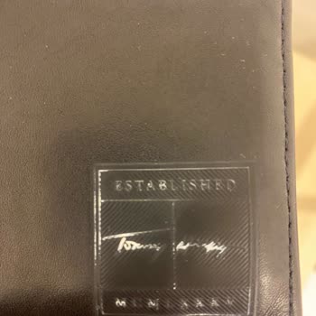 Tommy Hilfiger Cüzdan Baskı Silinmesi Yıpranması