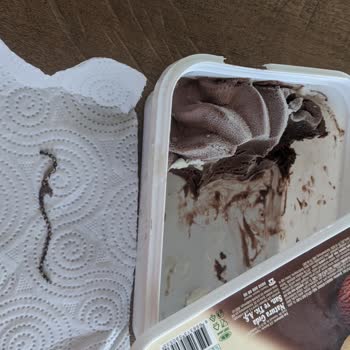 Mis Dondurma İçinden Metal Zincir Çıktı