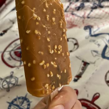 Algida Dondurma Üzerinde Garip Lekeler Var