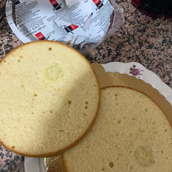 A101 Nimet Marka Küflenmiş Kimyasal Kokulu Pandispanya