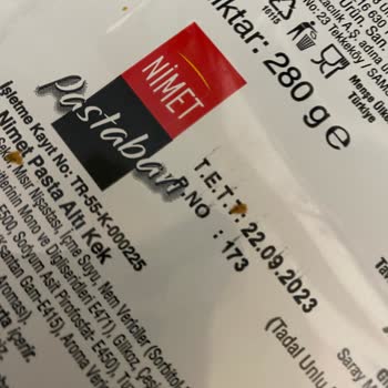 A101 Nimet Marka Küflenmiş Kimyasal Kokulu Pandispanya