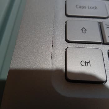 Acer Laptop Metal Alaşımlı Kasada Soyulmalar Meydana Geliyor