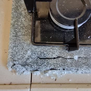 Bosch Cam Ocak Patladı