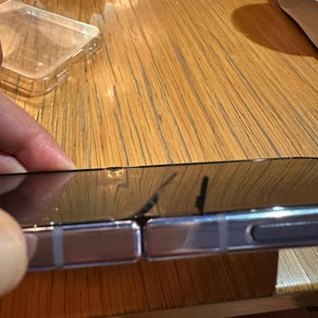 Samsung Telefon Z Flip 4 Ekran Çerçeve Hatası
