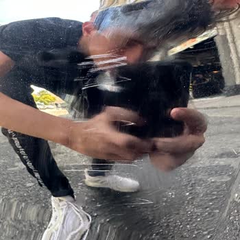 Point Vale Şikayet. Çamurluğu Sürttü