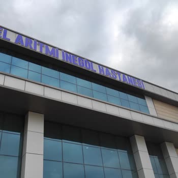 Özel Aritmi İnegöl Hastanesi'nin Sitesinde Olup Gerçekte Olmayan Doktor