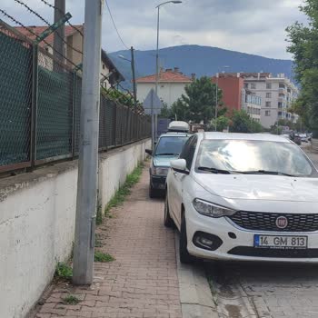 Cide Belediyesi Pusetli Anneler Yolda Arabalar Kaldırımda