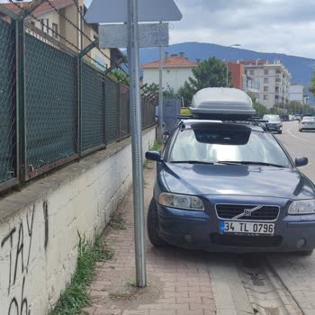 Cide Belediyesi Pusetli Anneler Yolda Arabalar Kaldırımda