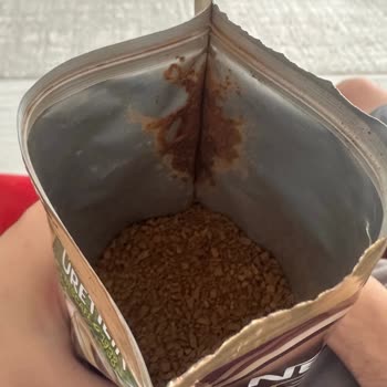 Nescafe Gold Granül Kahvenin İçi Nemlenmiş Gibi