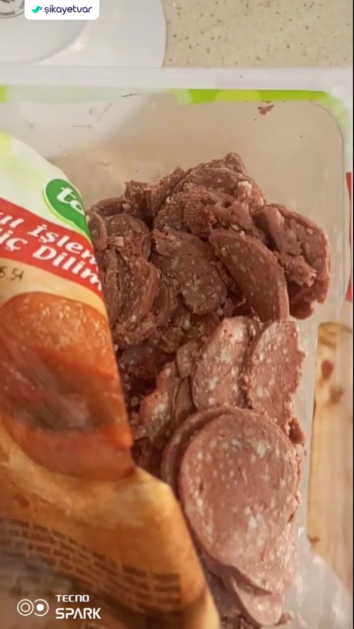 BİM Kokmuş Sucuk, Yapış Yapış videonun kapak resmi