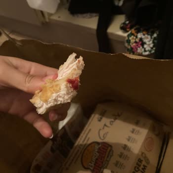 Burger Yiyelim Tavuğumdan Kan Çıktı