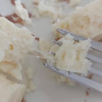 Tahsildaroğlu Peynir Paketinden Çıkan Yapışkan Sıvı