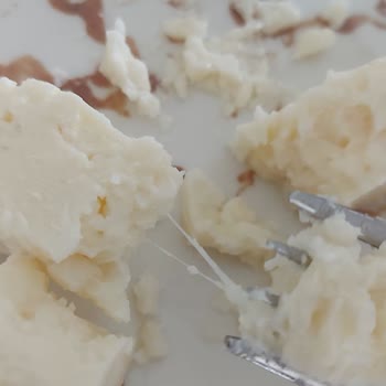 Tahsildaroğlu Peynir Paketinden Çıkan Yapışkan Sıvı