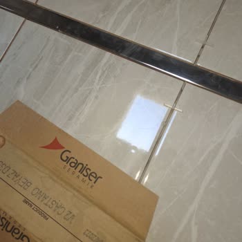 Graniser Seramik 1. Sınıf Diye Defolu Ürün Döşemişler!