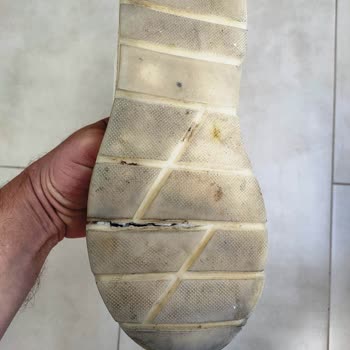 Derimod Sattığının Arkasında Durmuyor.