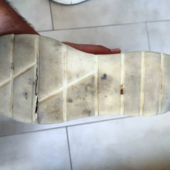 Derimod Sattığının Arkasında Durmuyor.