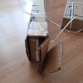 Ninnimo Aras Kargo Hasarlı Paketinizi Kapıya Bırakıp Kaçmış