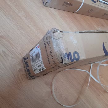 Ninnimo Aras Kargo Hasarlı Paketinizi Kapıya Bırakıp Kaçmış