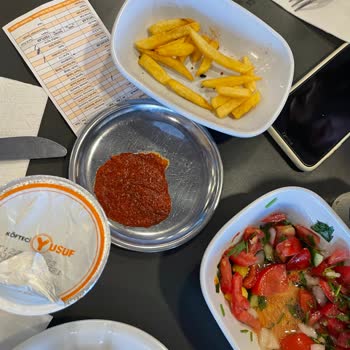 Köfteci Yusuf'ta Ölmüş Sinek Çirkinliği!