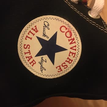 Converse Ambleminin Boyası Akıyor