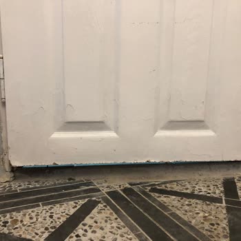 Etstur Mağdur Etti