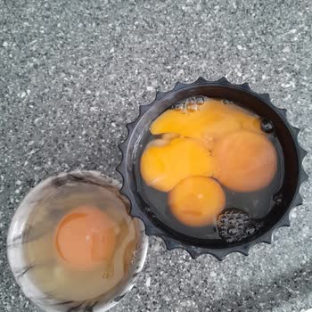 Seyhanlar Market (Bursa) Seyhanlar Marketten Aldığım Yumurtalar Bozuk Çıktı