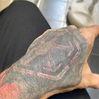 Cleopatra İnk Minik Bir Dövmeyi Bile Yapamayan Dövmeci Salonu