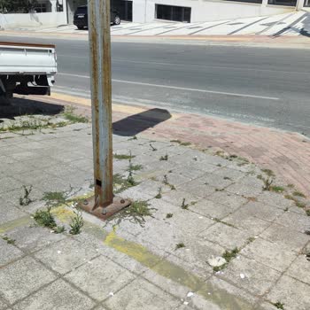 A101 Tabelası Otopark Da Yeri Uygun Değil