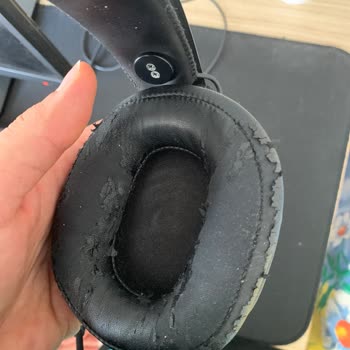 Gamepower Kizaru 7.1 Kulaklığımın Pedlerinde Dökülme Var