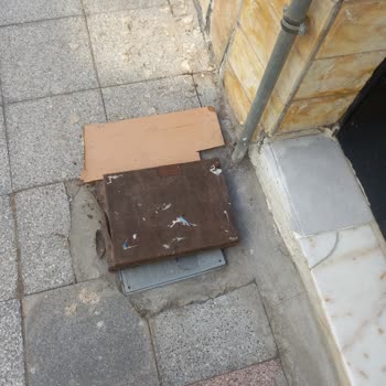 İzmir Büyükşehir Belediyesi Evimizin Önündeki Kapanmayan Kapak Sorunu
