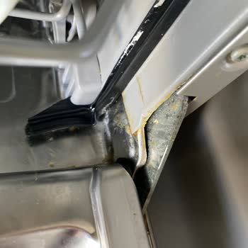 Bosch Buzdolabının Ve Bulaşık Makinesinin Paslanması