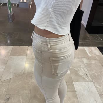 Teknosa Neomarin Çalışanı Üzerime İçecek Döküp Gitti