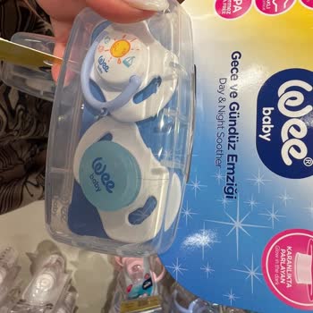 Wee Baby Emzik Kutusunun İçinde Kıl Bulunuyor