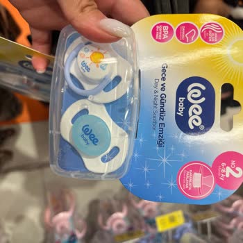 Wee Baby Emzik Kutusunun İçinde Kıl Bulunuyor