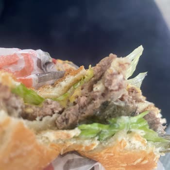 Burger King Burgerden Kıl Çıktı