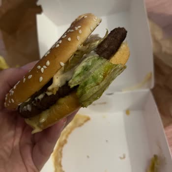 McDonald's Eksik Verilen Menü ve Çürümüş Malzemeli Hamburger
