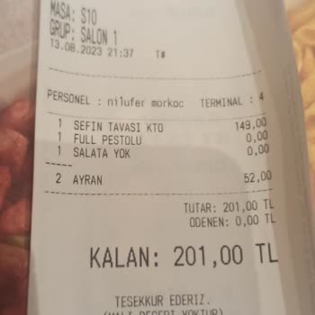 Tavuk Dünyası Yemeğin İçinden Yarım Metre Saç Çıktı