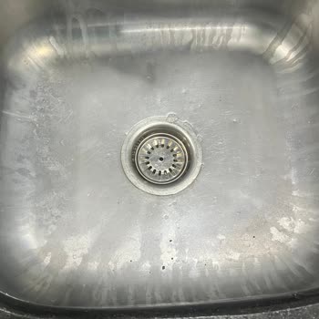 Domestos Renk Değiştiren Çamaşır Suyu Mutfak Evyesini Mahvediyor!