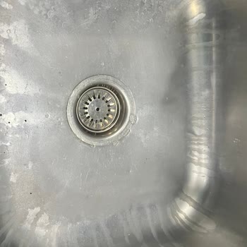 Domestos Renk Değiştiren Çamaşır Suyu Mutfak Evyesini Mahvediyor!